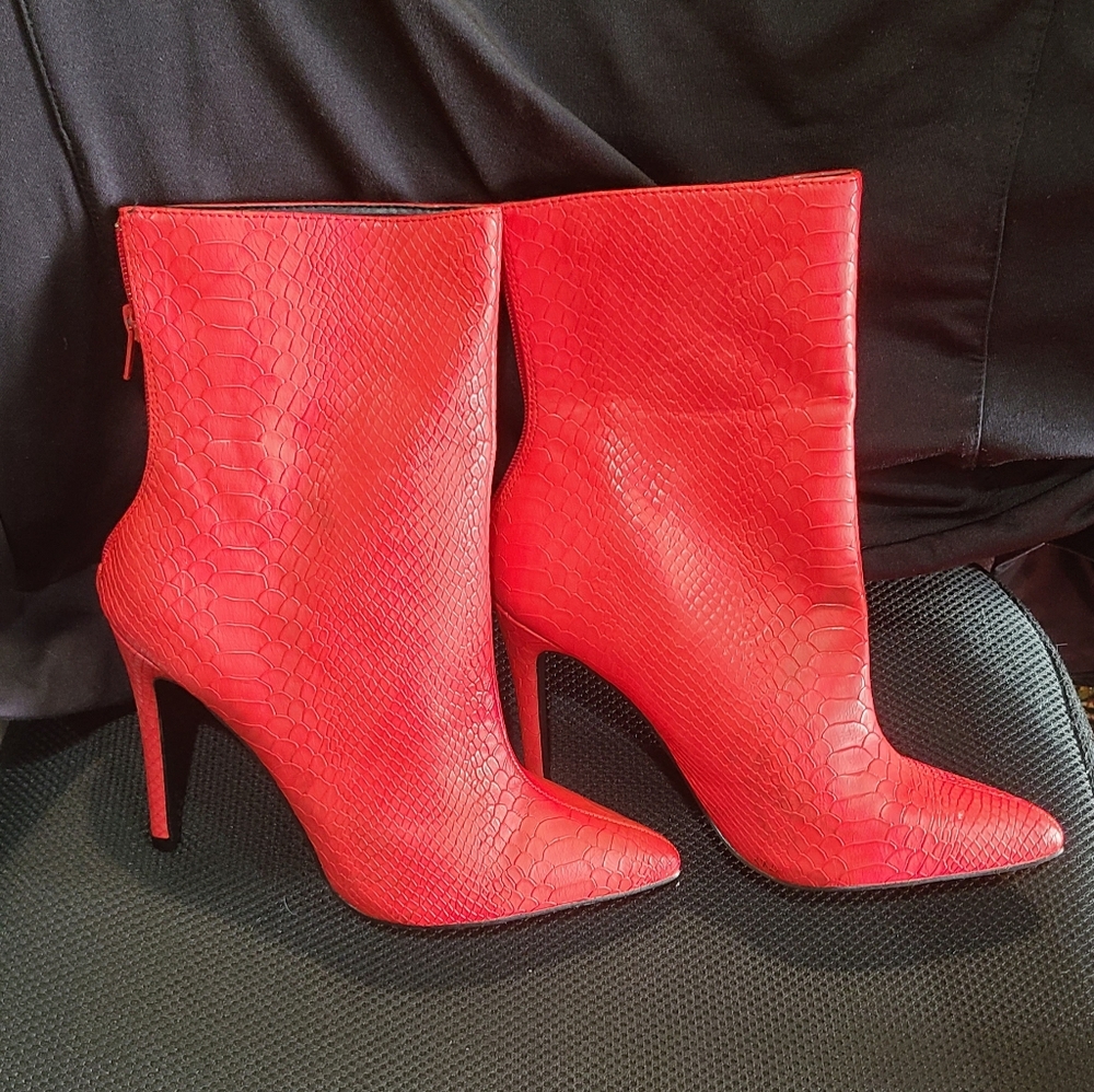 Textured Red Snake Design Ankle Booties